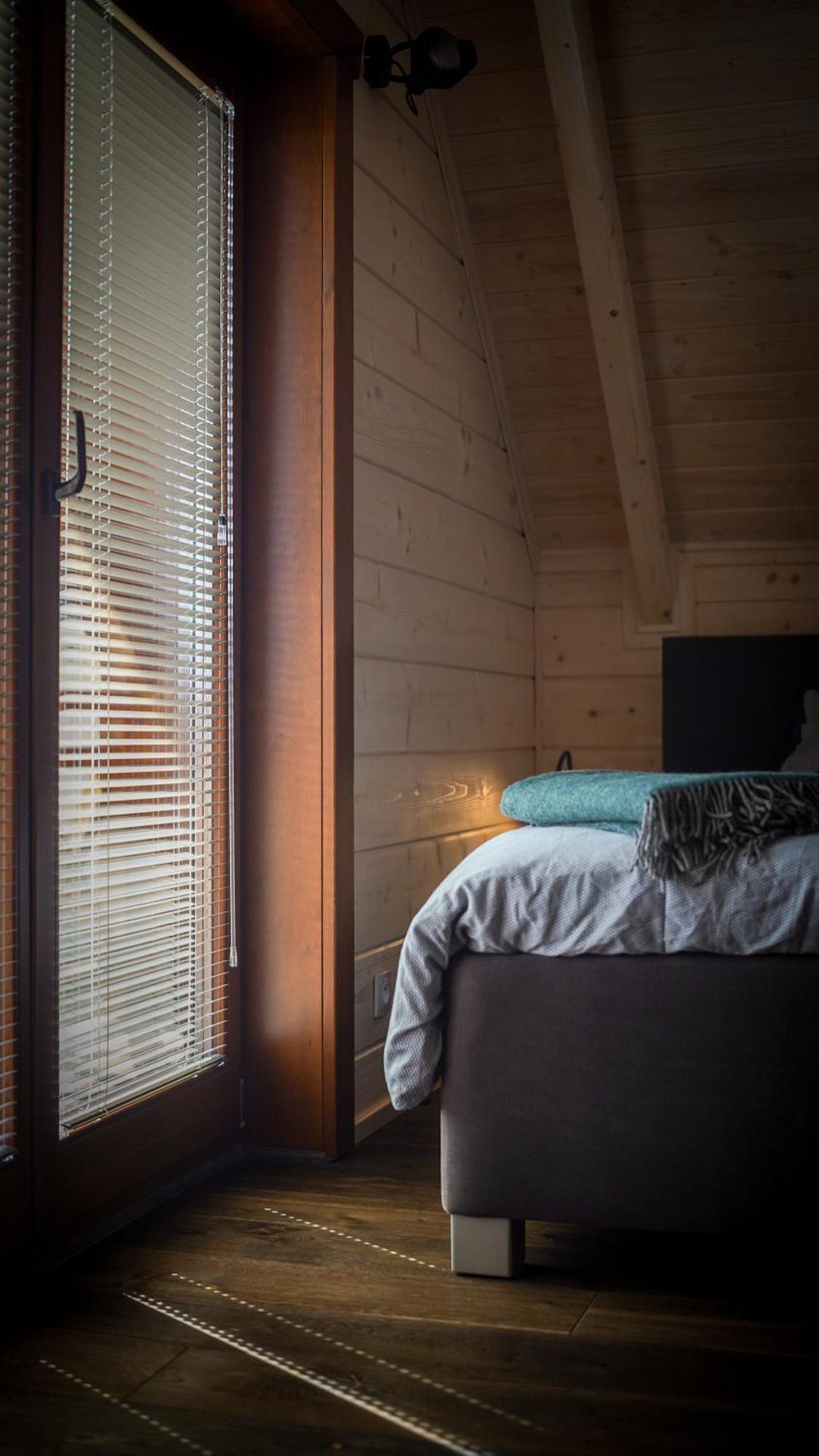 Houten Vakantiewoning "Reisnaarpolen" Royaal Ontbijt, Sauna En Hottub Czarna Góra Екстериор снимка